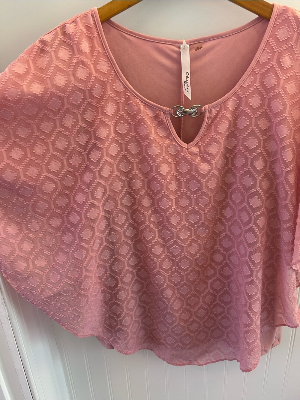 Gorgeous NY Collection Dusty Pink Textured Blouse with Decorative Accent 1X - Picture 6 of 9